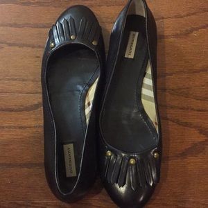 Classic black Burberry flats